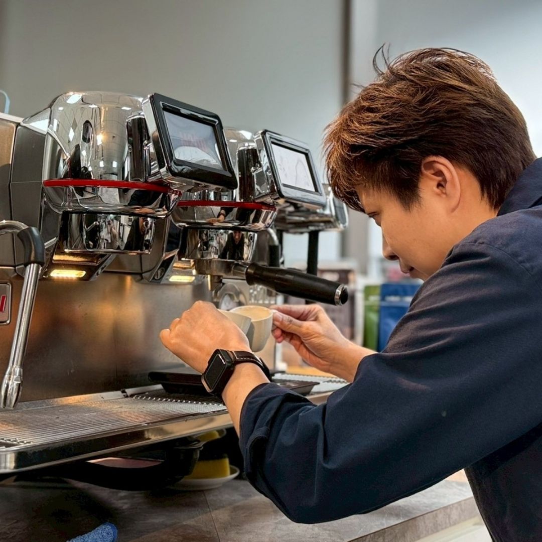 主講講師 吳玉舲 Milk老師 CCA自家咖啡學院 授課講師吳玉舲 Milk老師 專業咖啡教學